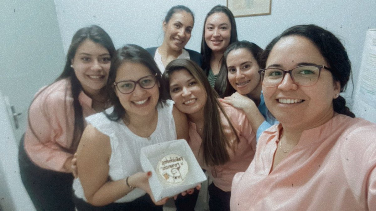 gissleon96's tweet photo. Cuando sos una persona que lo da todo desde el fondo del ♥ brillas donde sea ✨ y vas dejando 👣 en el corazoncito de otras personas. Mis chicas queridas que me regalo esta empresa que me enamoró al rubro de los medicamentos 💙 las quiero un montón ❣️ #Comfar https://t.co/QiXmy2nhlG