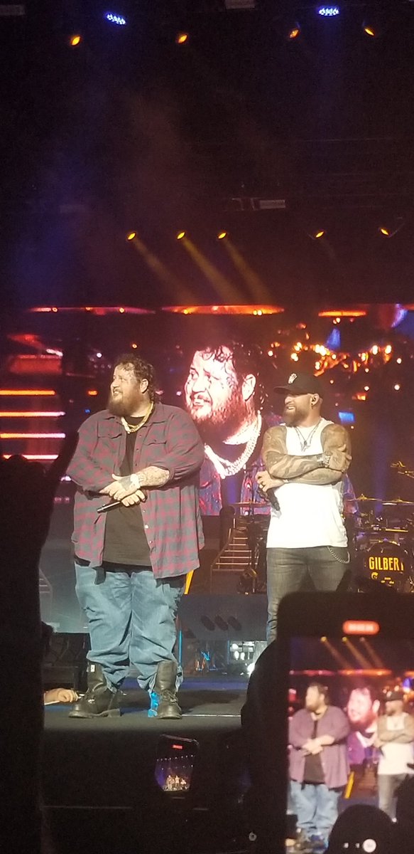 WebbDestiney's tweet photo. @JellyRoll615 @brantleygilbert concert was incredible!! https://t.co/fQaZZVf9Kl