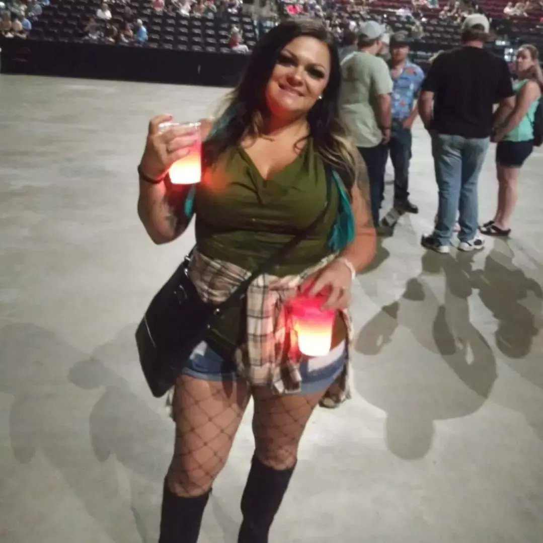 WebbDestiney's tweet photo. @JellyRoll615 @brantleygilbert concert was incredible!! https://t.co/fQaZZVf9Kl