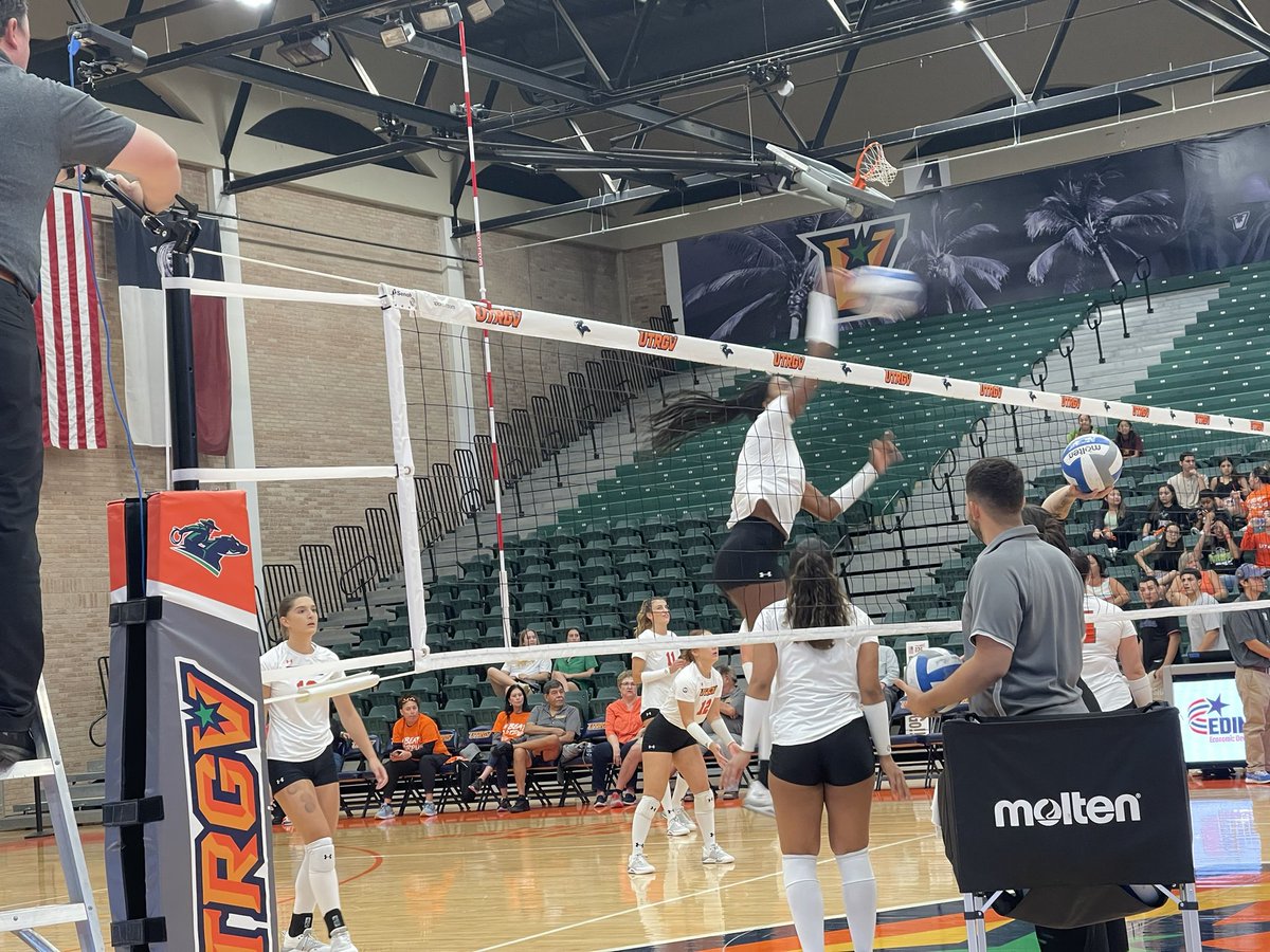 956Forina's tweet photo. 5 set Volleyball match between @UTRGV_vball and #TXAMCC and the Vaqueros take the victory!! Great job Ladies!! @sarahdzm @karamlara7 @GoUTRGV see you Thursday for @UTRGVMSoccer https://t.co/s9NEECUb9E