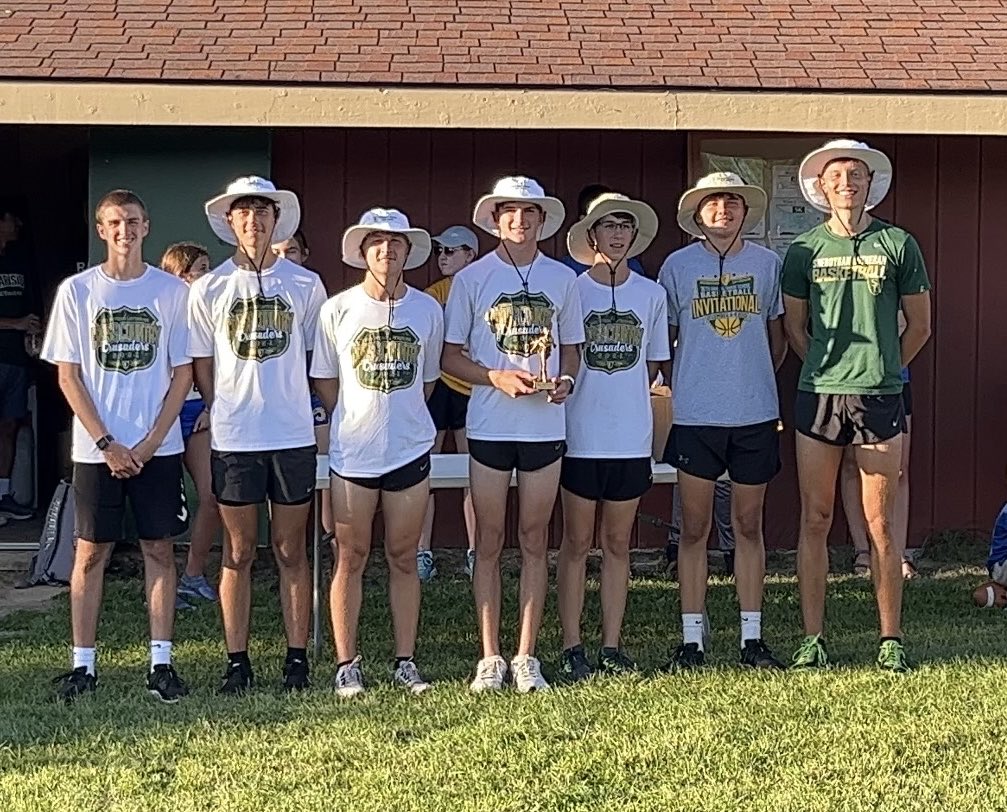 KelliGrasse's tweet photo. First place at Kenosha St. Joe’s meet at UW Parkside. #runhard #crosscountry #team https://t.co/9890xrOSGT