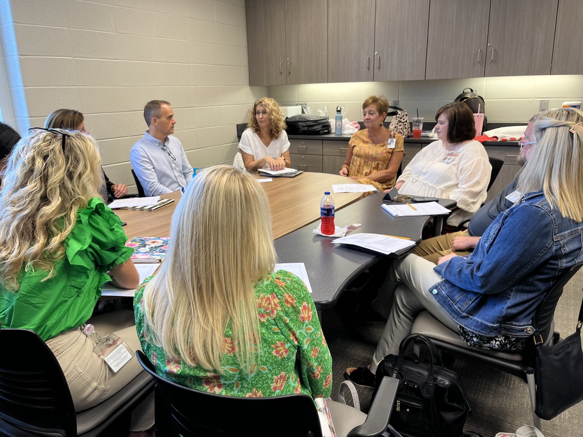 VickieChappelle's tweet photo. Everyone needs a coach. Thank you, Hackleburg Elementary, for hosting Diane Sweeney and helping us all improve our coaching practices, while focusing on student learning!@Alabama_reading ⁦@AlabamaAchieves⁩ ⁦@SweeneyDiane⁩ https://t.co/jUGwV17Jbh
