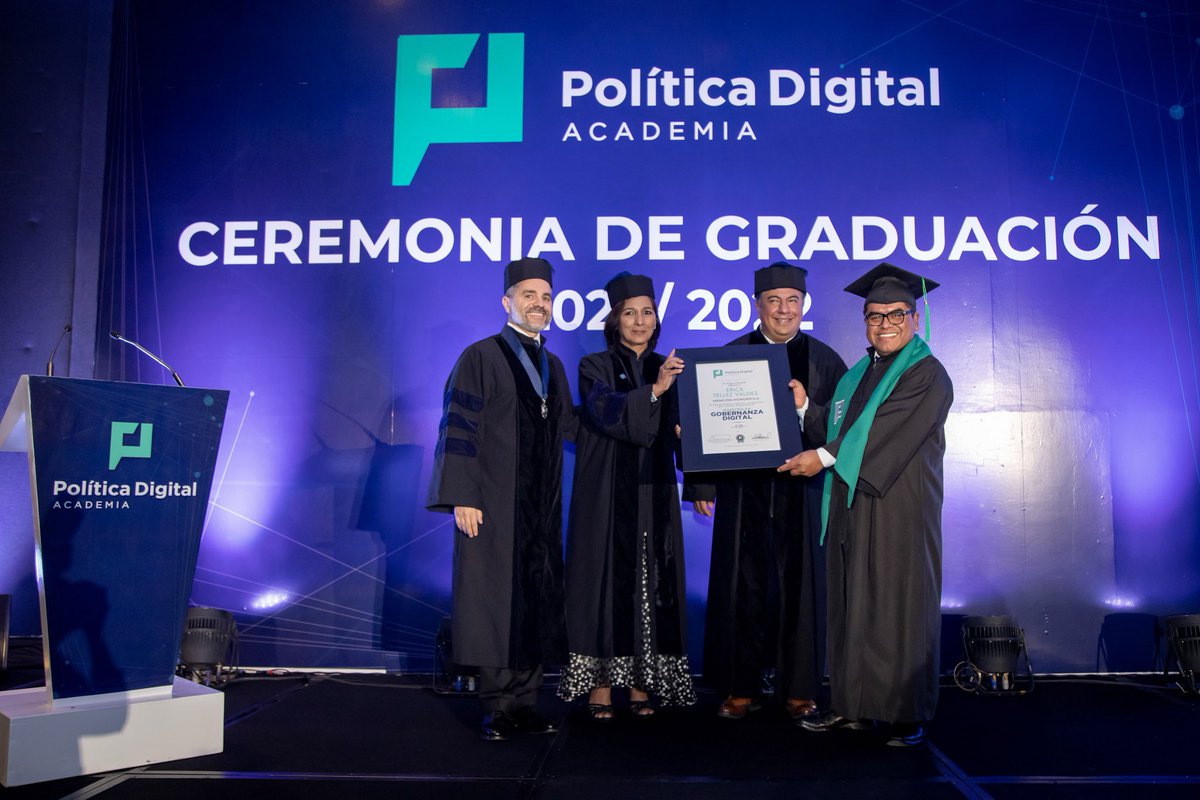 MgBranding's tweet photo. La mejor herramienta para transformar a nuestro país es la educación.
Un honor participar en la Ceremonia de Graduación de las Generaciones 2021 - 2022 👩🏻🎓👨🏻🎓 de la @AcaPolDigital.
Mi reconocimiento a todas y todos los maestros en #GobernanzaDigital 🌐
#EgresadosAPD📜 https://t.co/yLqjjPAAJW