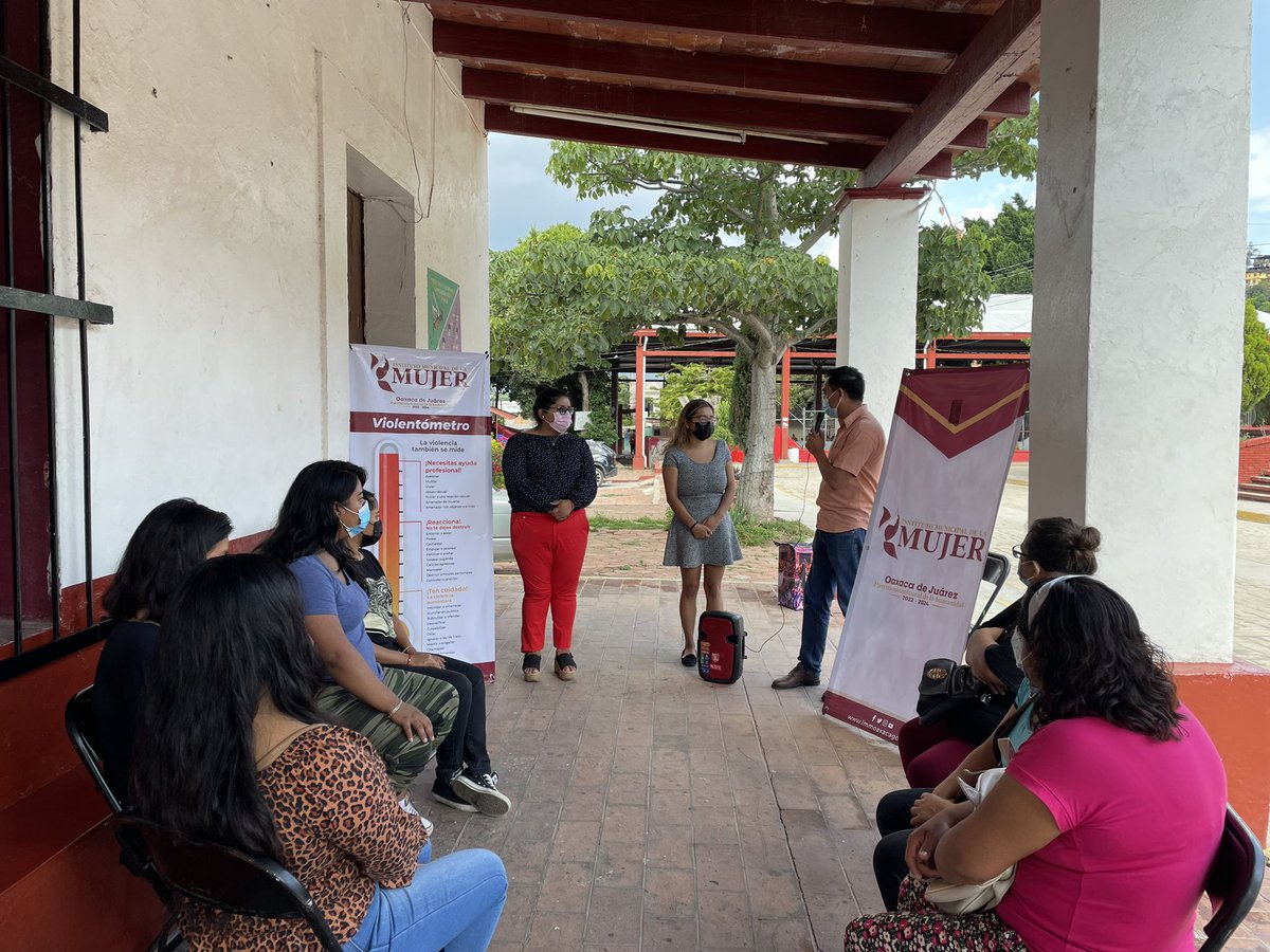 IMMOax's tweet photo. Como parte del programa "Construyendo la Igualdad: Apre(h)endiendo mis Derechos", se impartió la plática Brechas de Desigualdad de Género, por la Lcda. Nayeli Lucero López Padilla y la Lcda. Marcela Sinai Huerta Hernández en la Agencia Municipal de San Juan Chapultepec.
Mi https://t.co/WsKD25iqwA