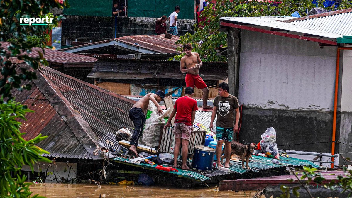 capinlent's tweet photo. Unfuckingbelievable how could ppl "joke" about how they wish a super typhoon hit our country.. GAGO PO BA KAYO? Don't fcking pull me "it's just a humor" bcs its not, it's being INSENSITIVE.

📷 not mine
Here, reflect on yourselves. https://t.co/2Vq5a0NHM4
