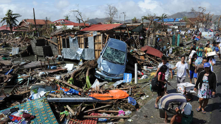 capinlent's tweet photo. Unfuckingbelievable how could ppl "joke" about how they wish a super typhoon hit our country.. GAGO PO BA KAYO? Don't fcking pull me "it's just a humor" bcs its not, it's being INSENSITIVE.

📷 not mine
Here, reflect on yourselves. https://t.co/2Vq5a0NHM4