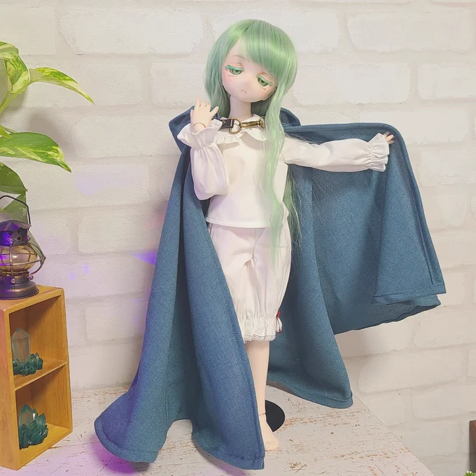 付属のフード付きマントと魔女の帽子はこんな感じです。 