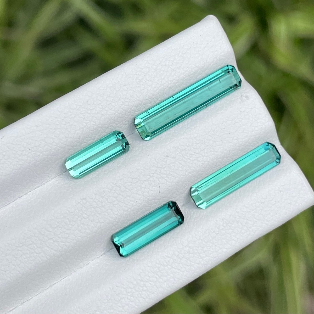 LotsOfInterst's tweet photo. Natural Loose Indicolite Tourmaline Lot | Faceted Indicolite Gemstone Lot | Indicolite Ring Jewelry | Emerald Cut Tourmaline Lot For Sale
 #lot #loose #Faceted #sale #Indicolite #IndicoliteRingJewelry #CutTourmalineLot #finefacetedgems #EtsyEmail

👉https://t.co/rOrrTxsNFZ https://t.co/fOJt9jEHiz