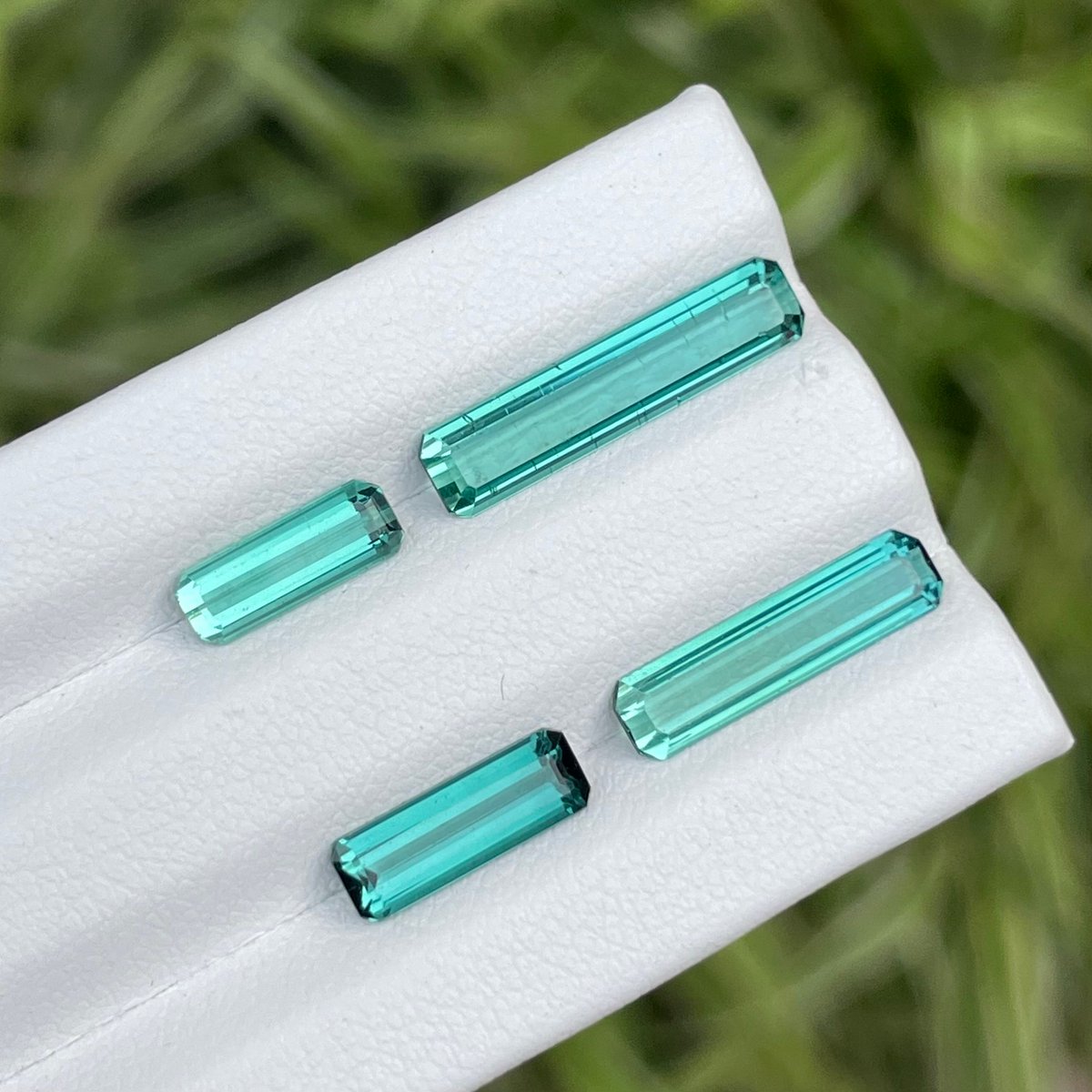 LotsOfInterst's tweet photo. Natural Loose Indicolite Tourmaline Lot | Faceted Indicolite Gemstone Lot | Indicolite Ring Jewelry | Emerald Cut Tourmaline Lot For Sale
 #lot #loose #Faceted #sale #Indicolite #IndicoliteRingJewelry #CutTourmalineLot #finefacetedgems #EtsyEmail

👉https://t.co/rOrrTxsNFZ https://t.co/fOJt9jEHiz