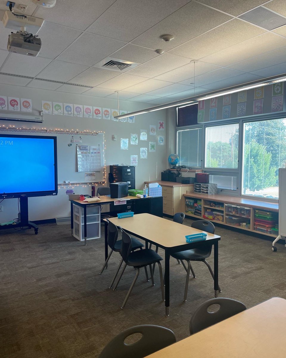 MsBaunach's tweet photo. Year 6! Finally figured out how to have a classroom put together before day one! https://t.co/lwfgxEIsUT