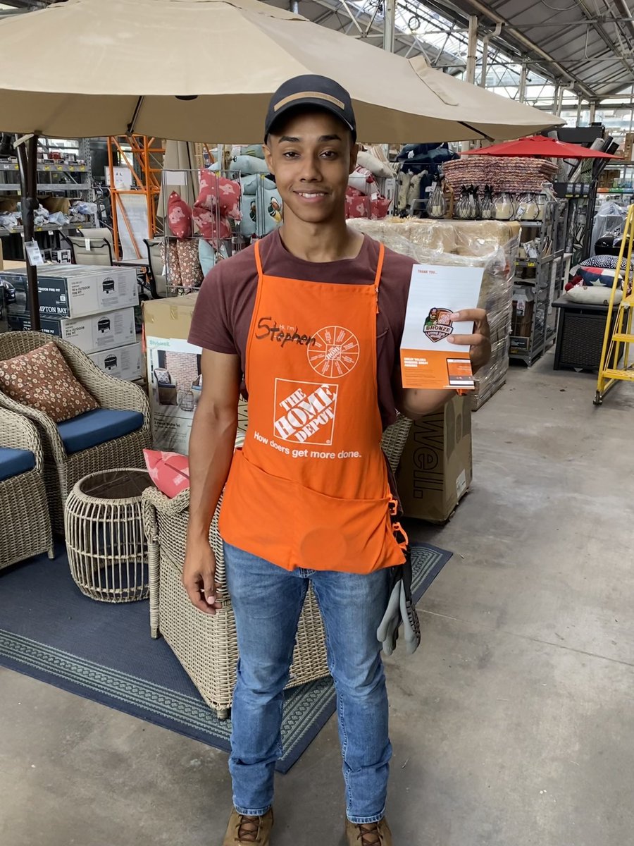 Brian_E_Bridges's tweet photo. Super exciting moment for Stephen in D28 getting his first #bronze so deserving. Thanks for all you do in the aisles. @RushClay @vantasticD151 @Ana_A_Duran @giwoyna_anthony @DonGraham33 @lorenacc1980 https://t.co/JAMCM2vahx