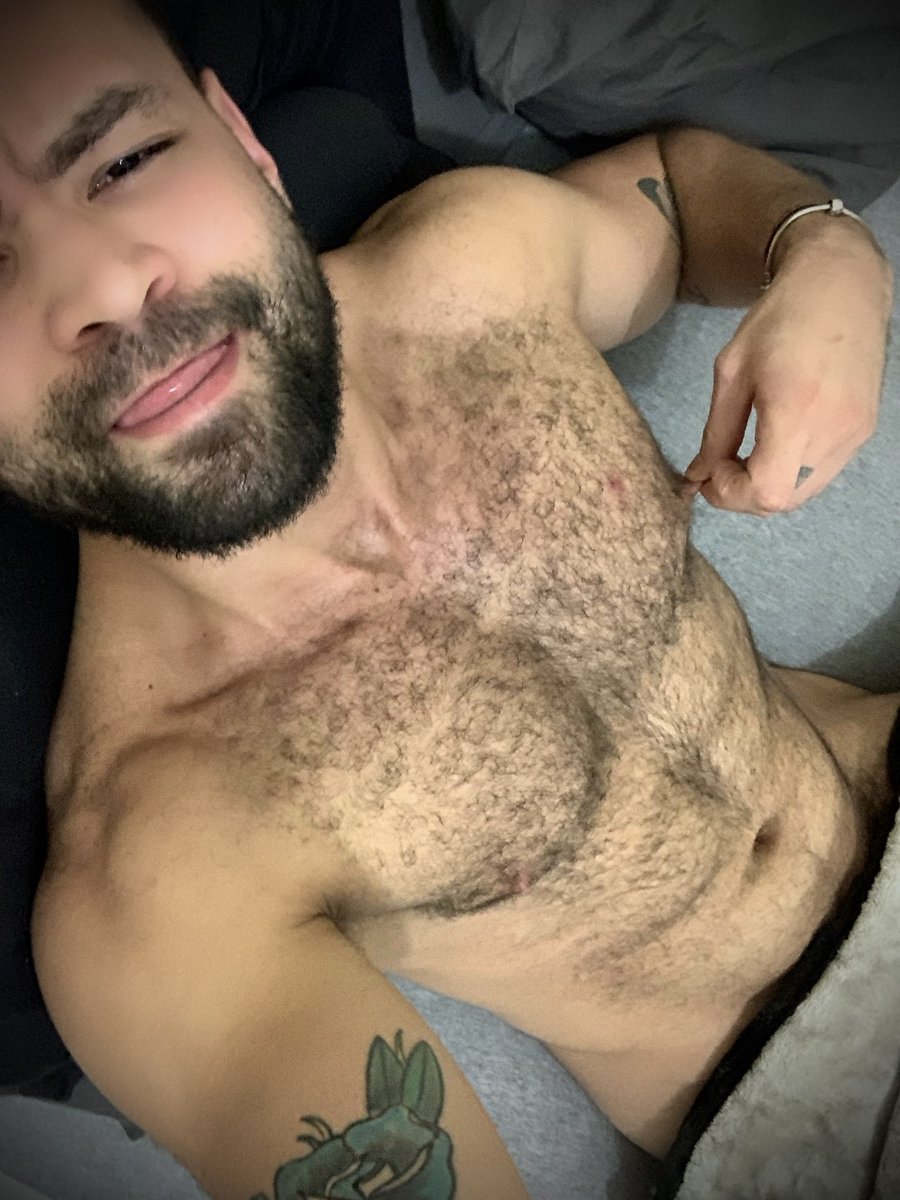 Nesse frio … só queria ficar agarradim. 
🥶😏🥶😏🥶
.
Bora ???
.
#gay #gaylokal #gay #frio #biscoiteiro #peludo #BEARGAY