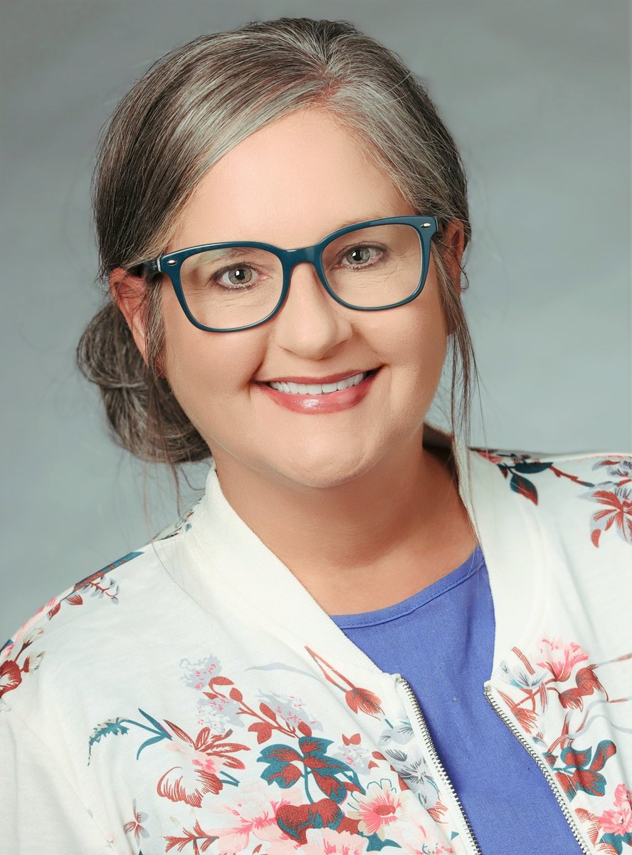 profsevin's tweet photo. One little goal: “Step out of your comfort zone and become the confident expert you know you are.” Wow, changes happened extremely fast! Here I am! #passion #professional #chasingmydreams #foundmypurpose #lovemycareer #communitycollegechangedmylife #myfletcher
@fetc @wakelet https://t.co/wFU42Qghsj