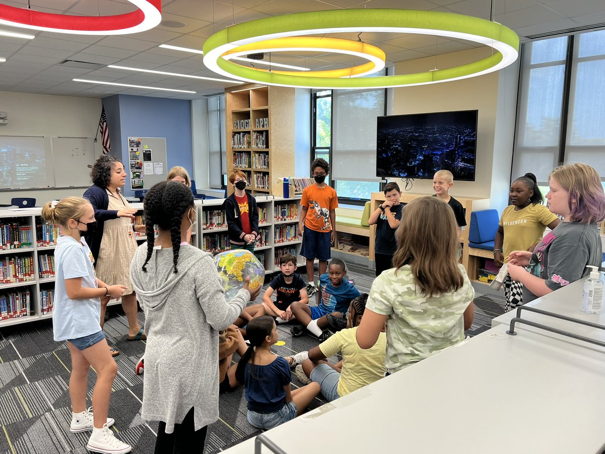 Can’t resist joining in on a community building circle! Thanks <a href="/D97HatchLibrary/">Nefret Stringham</a> for always being a warm and welcoming place! #myd97 #hatchtigers <a href="/OakPark97/">Oak Park District 97</a>