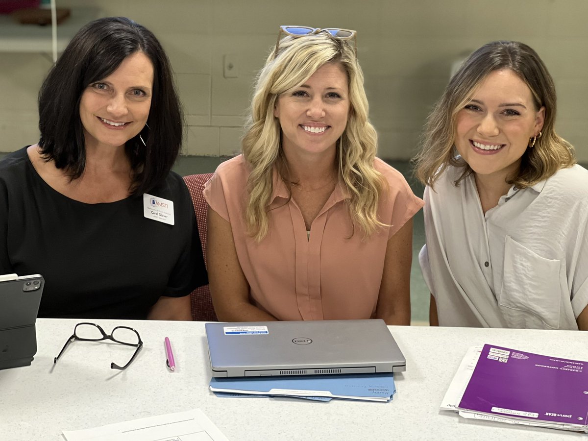 amstiuna's tweet photo. A coaching lab with @hgpounders @Abbie_Murray2 and the one and only @SweeneyDiane Thanks to our mentoring specialist Carol Glover for her encouragement. We learned so much together today! #amstistatewide #studentcenteredcoaching @AMSTI4all @AlabamaAchieves @WeedenElem https://t.co/mPAB4YwiAa