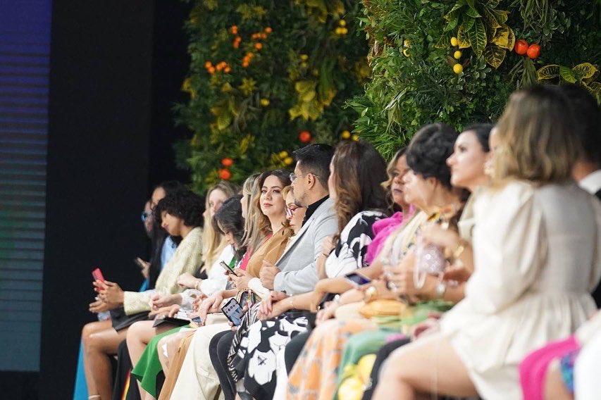 GloriaReyesG's tweet photo. ¡Impulsamos a nuestros artesanos y artesanas!

Hoy participé en el desfile inaugural realizado por la diseñadora Giannina Azar el «RD Fashion Week 2022» donde nuestra marca @Manos_RD estará presente representando a nuestros artesanos/as. https://t.co/BbBsoUrhxT