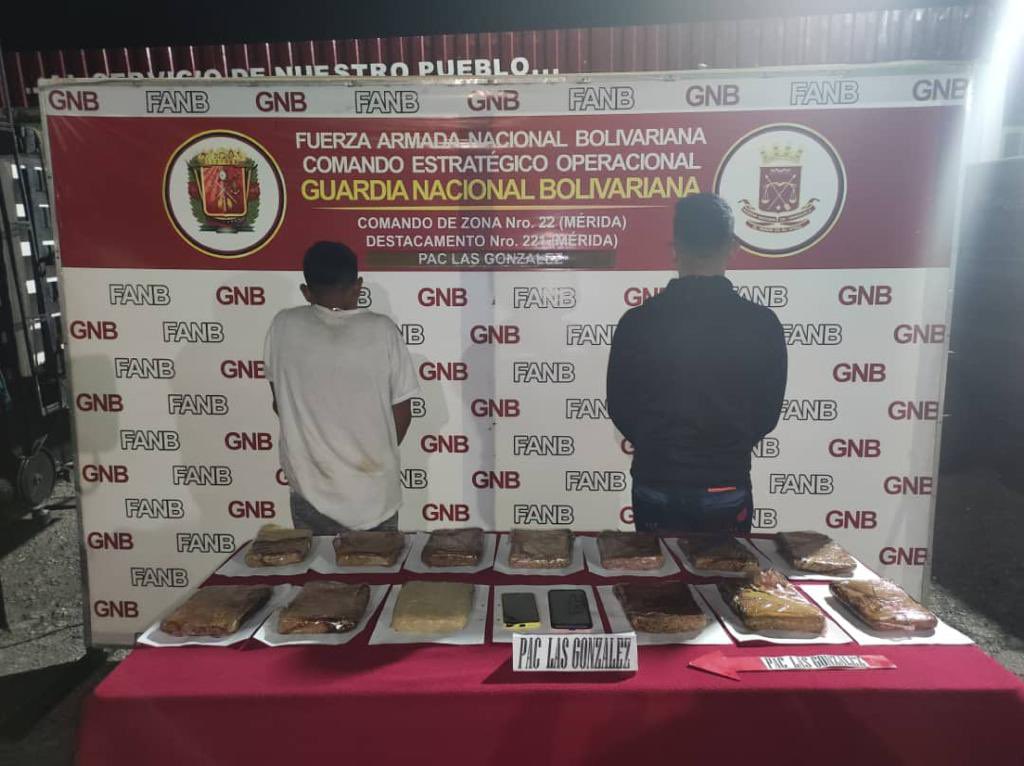 dhernandezlarez's tweet photo. 7 kg de droga (marihuana) detectada en PAC Mérida intentando ingresar al estado oculta en compartimento vehicular. La FANB en la lucha contra las drogas ! https://t.co/19agzpF1hU