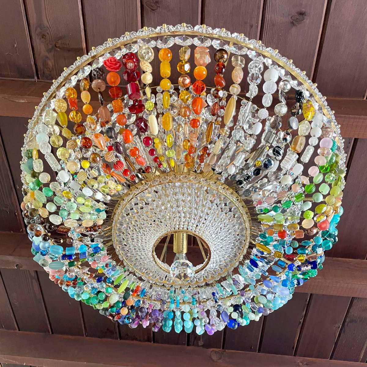 HelenStickler's tweet photo. @alisonmartino These LAX mosaics (designed by Janet Bennett) inspired a custom one of a kind chandelier I made recently
📹 https://t.co/yQONXSwMkJ
IG @thechandee https://t.co/Vcbe7bfFg7