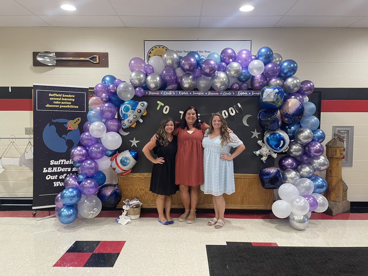 MissKear_K3's tweet photo. 🚀👩🚀 Open House and Year 7 with an awesome group of K friends! So excited for another year with the greatest friends and staff! Rocked the teacher shoe game thanks to Abi Kaszar and @katyperry! #LoveSuffield #KearsKinders⚓️ https://t.co/XWLiyEub5j