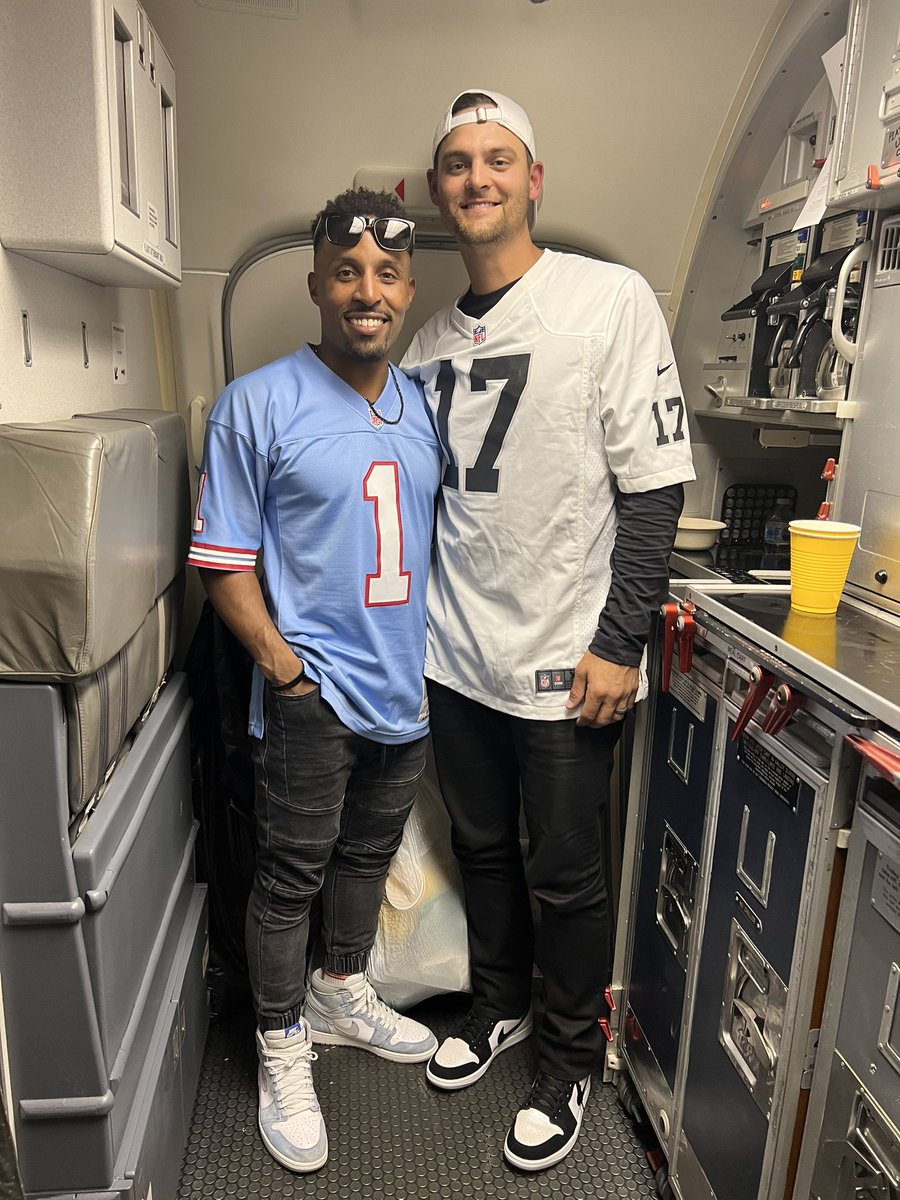 tonykemp's tweet photo. Jersey trip ✈️ #PinderPower💛 https://t.co/sjGmOfEO1j
