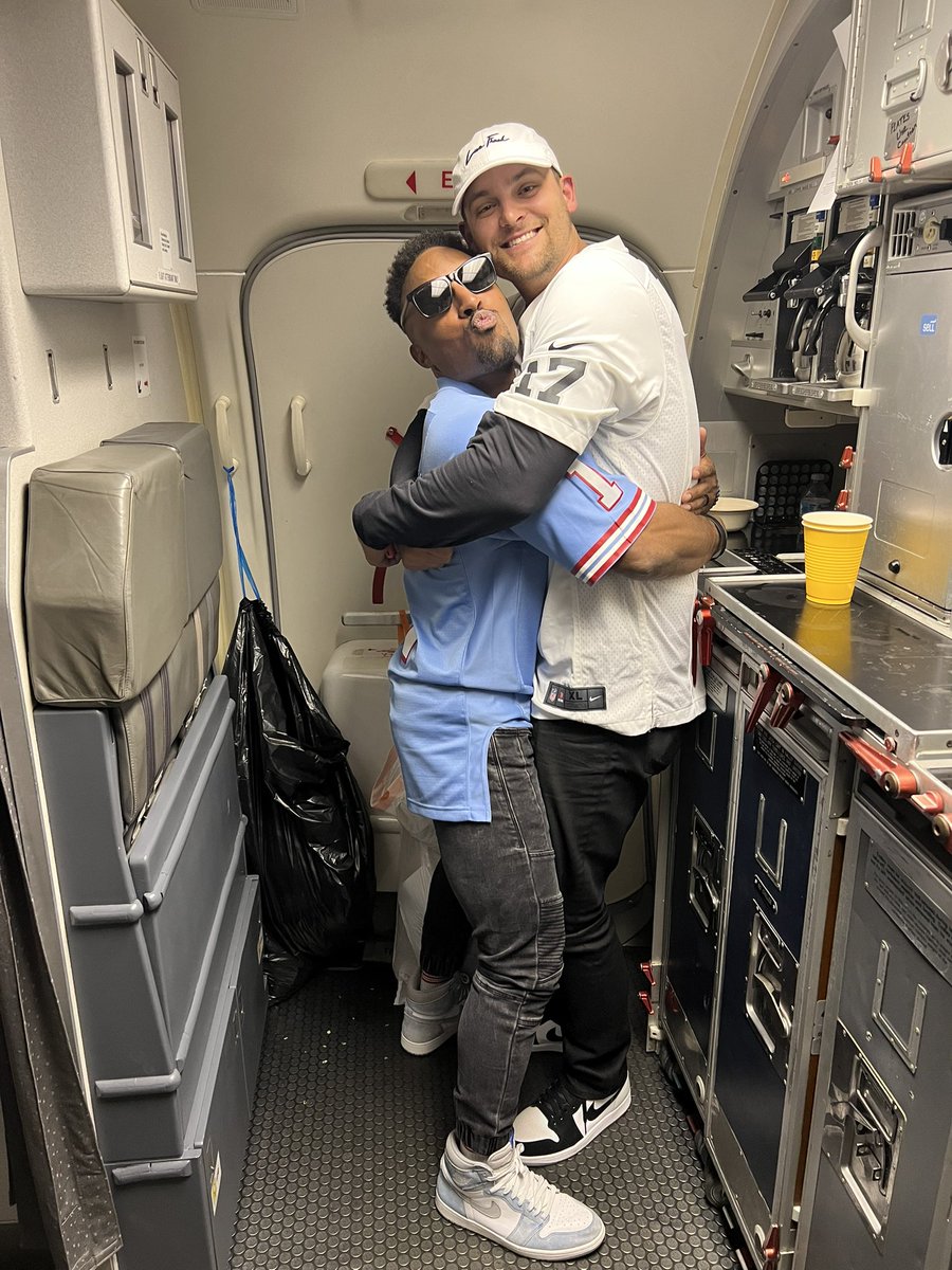 tonykemp's tweet photo. Jersey trip ✈️ #PinderPower💛 https://t.co/sjGmOfEO1j