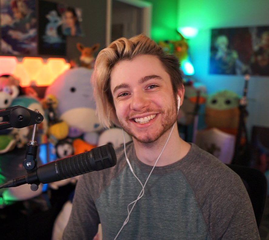 Shallelujah on Twitter: "Hi my names Alex and I’ll be your streamer for this evening! - Live 🔴