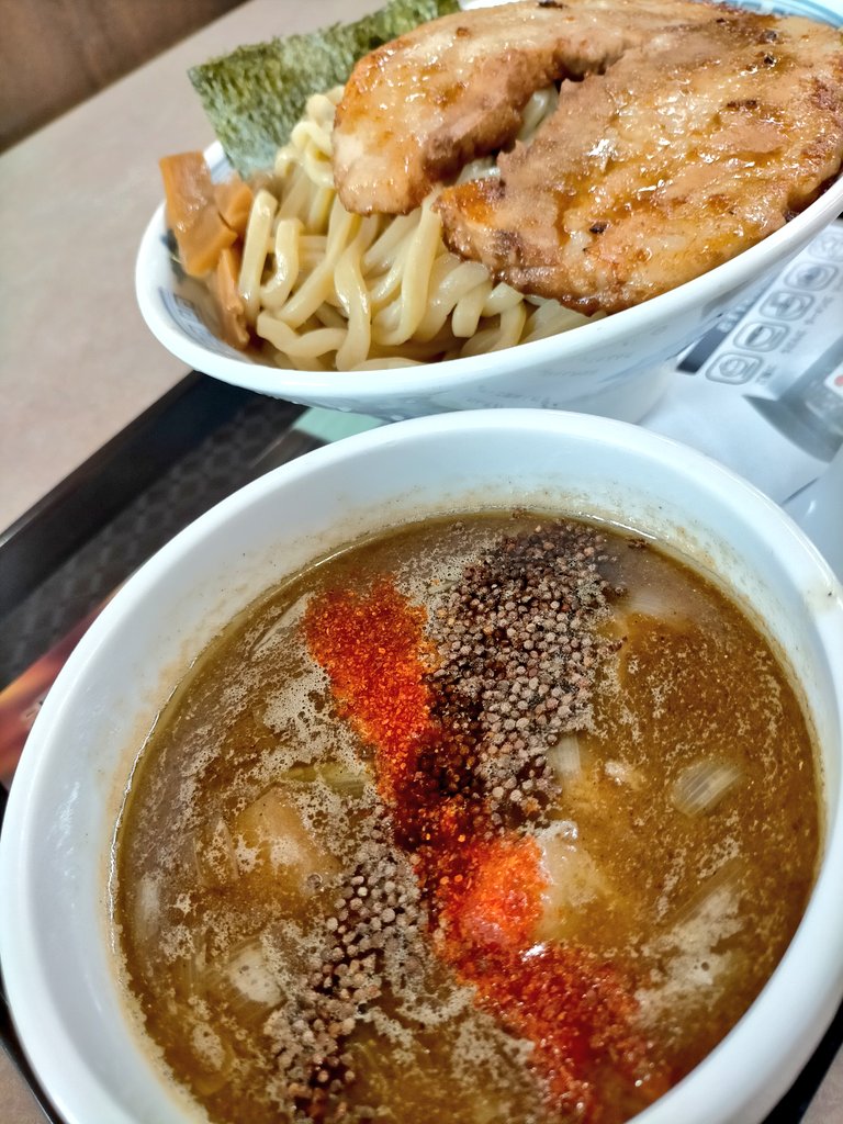 みどり湯食堂さん
鶏白湯つけそば
麺の量が680gもっりもり
#みどり湯食堂 