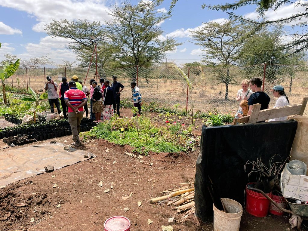 NjiroRc's tweet photo. Rotary Club of Njiro with Edmund Rise School, planting different types of trees for our environment https://t.co/bJYnouSVrm