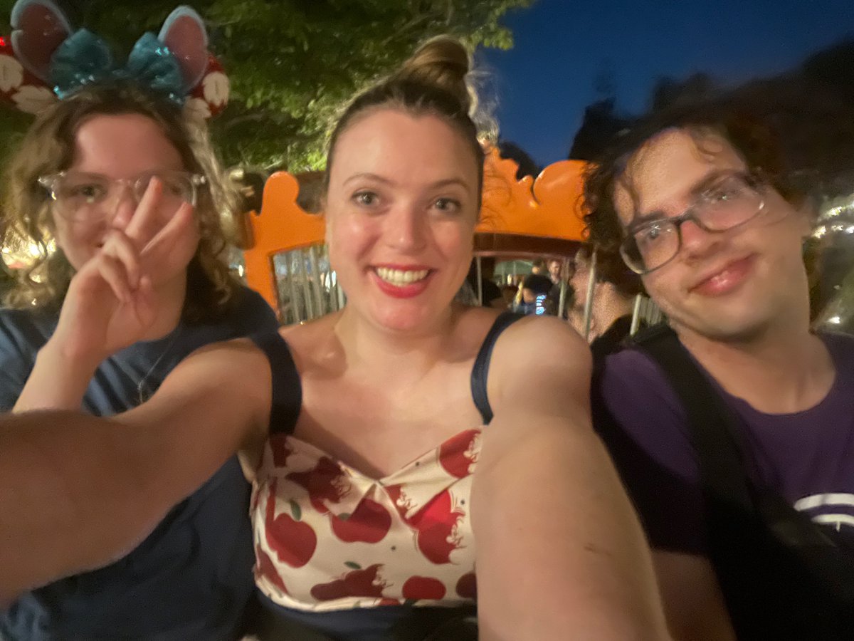 ItsASmallPark's tweet photo. Say squeeze again! https://t.co/zMt0K8mphn
