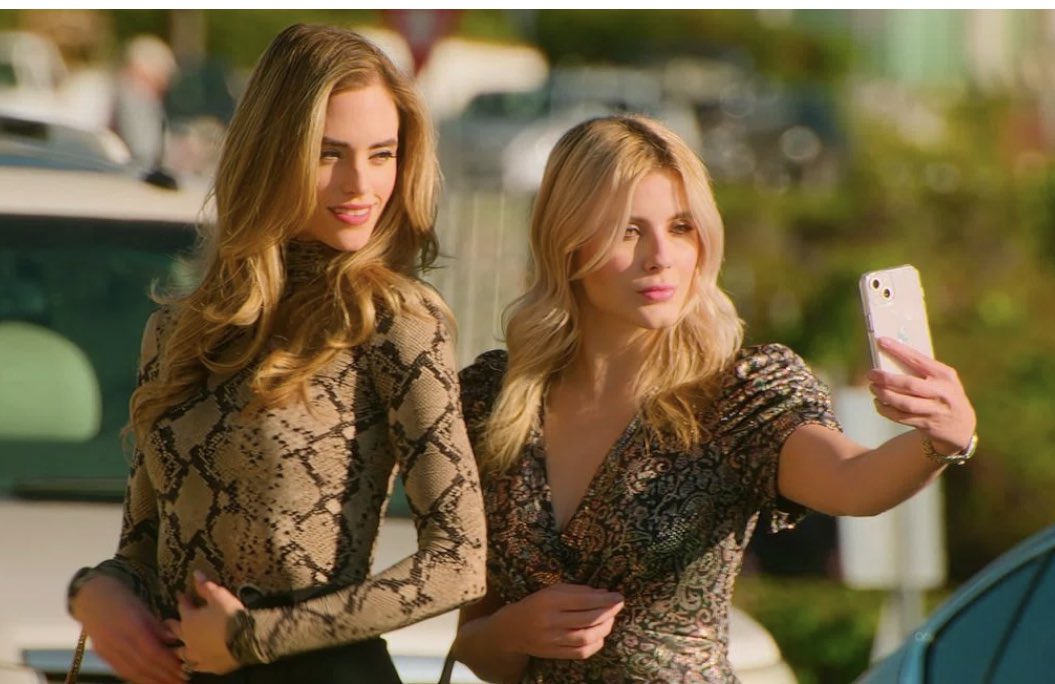 goodmorntingg's tweet image. Jarvis and Rose selling that 20 million dollar home right after Tyler told them they would “learn their lesson” is poetic justice at its finest #SellingTheOC