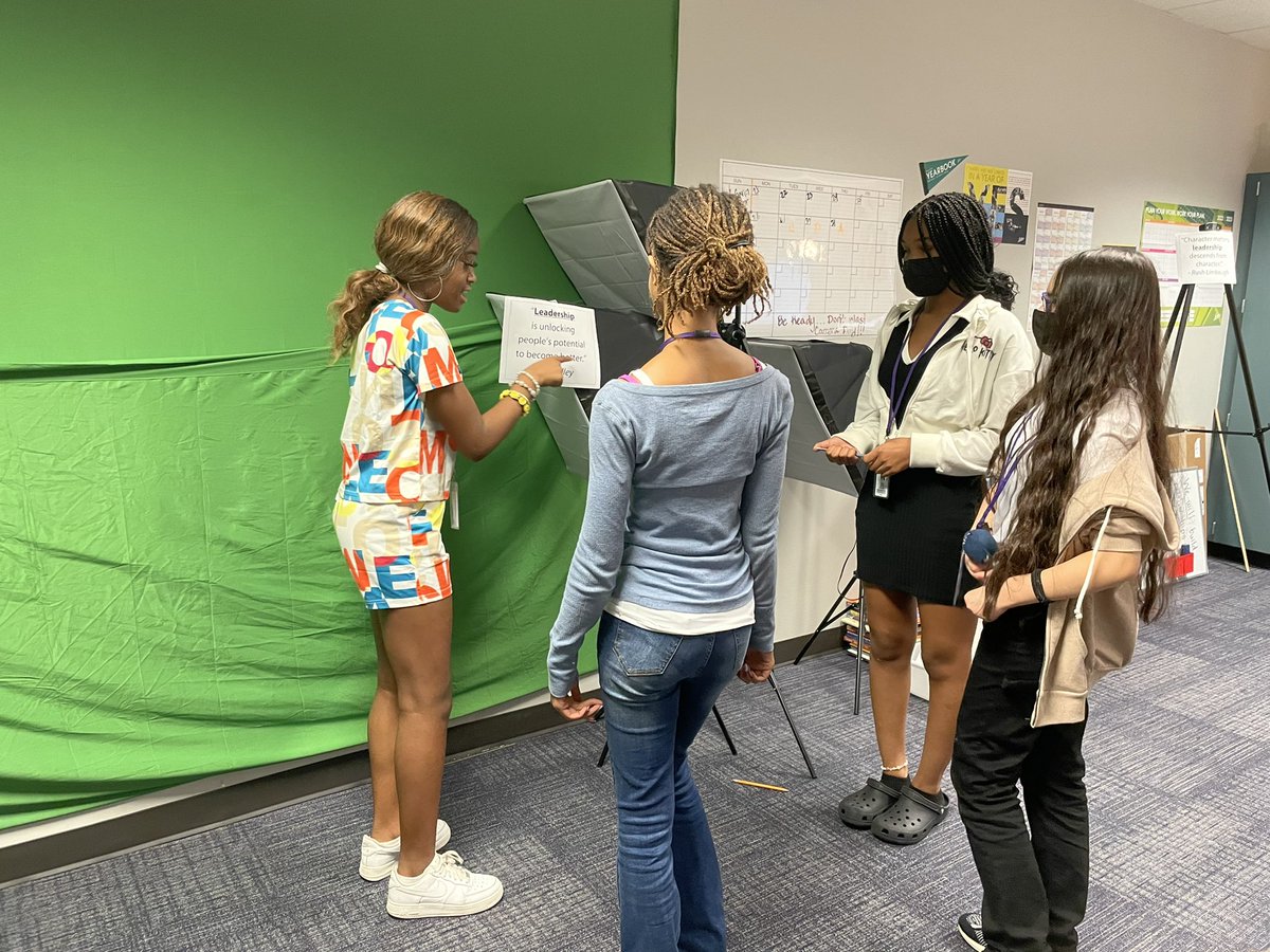 KerrieDHall's tweet photo. See, multipurpose lights a.k.a. paper holder! Genius! 💡📄🤪 Leadership gallery walk!🙌🏼  #winning #PanthersStrong https://t.co/FlXODlkoop