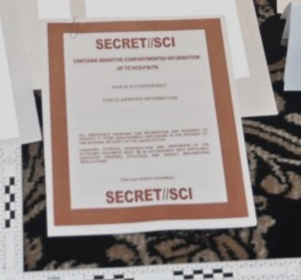 mollysmcdonough's tweet photo. @JudiciaryGOP 💥💥💥 TOP SECRET 💥💥💥

Donald Trump stole TOP SECRET government documents. 

Donald Trump is an ONGOING threat to the national security of the United States. 

ANYONE who continues to support or defend Trump is a threat to the national security of our country. @JudiciaryGOP https://t.co/jMisxSJGsU
