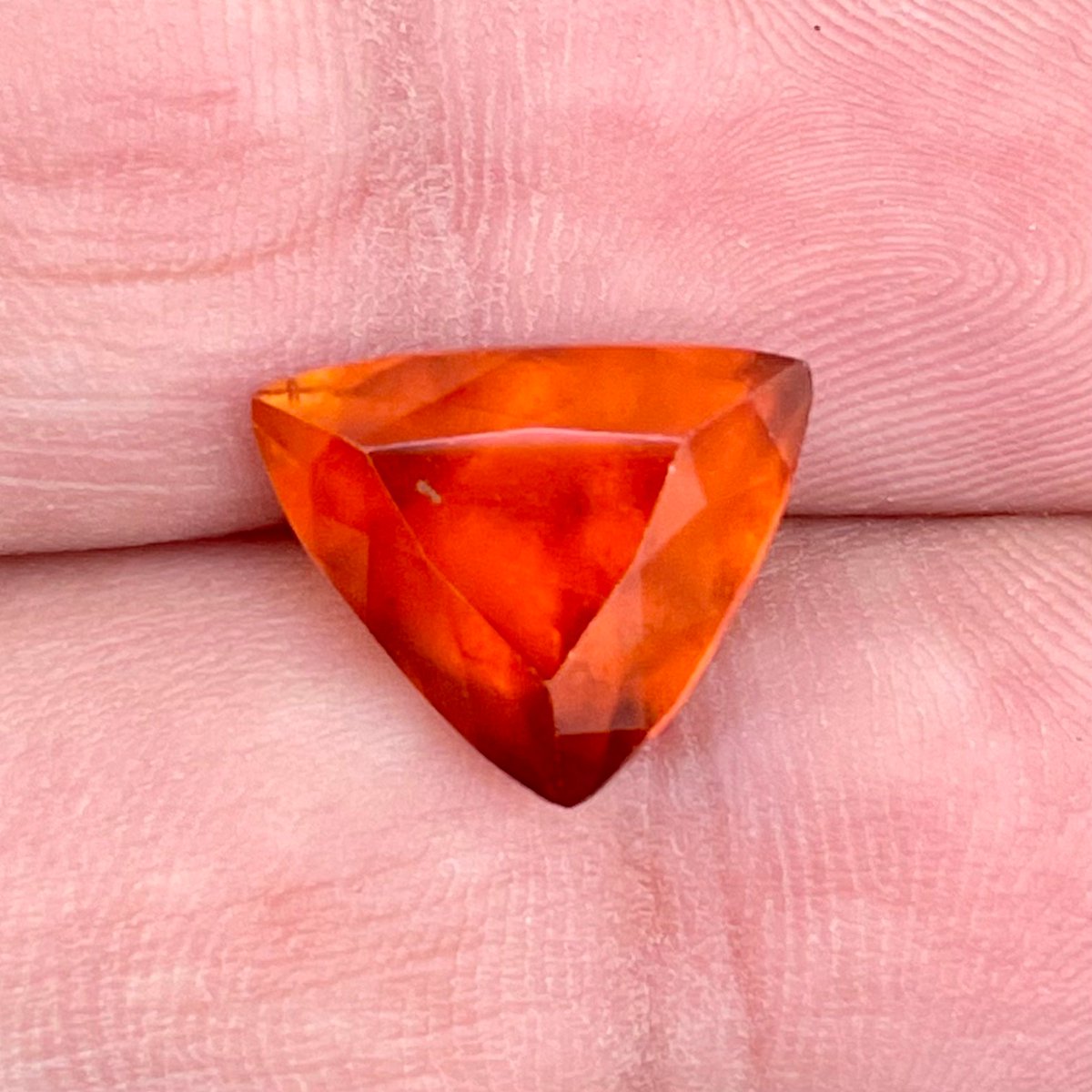profpolitica's tweet photo. Natural Hessonite Garnet, Hessonite Garnet, Trillion Cut Garnet Faceted, 6.75 Carat faceted hessonite garnet, Deep Orange Hessonite Garnet.
 #Orange #Trillion #Garnet #HessoniteGarnet #deep #carat #cut #Faceted #Hessonite #finefacetedgems #EtsyEmail

👉https://t.co/0A2oOHYdvs https://t.co/N8yEq1pP01