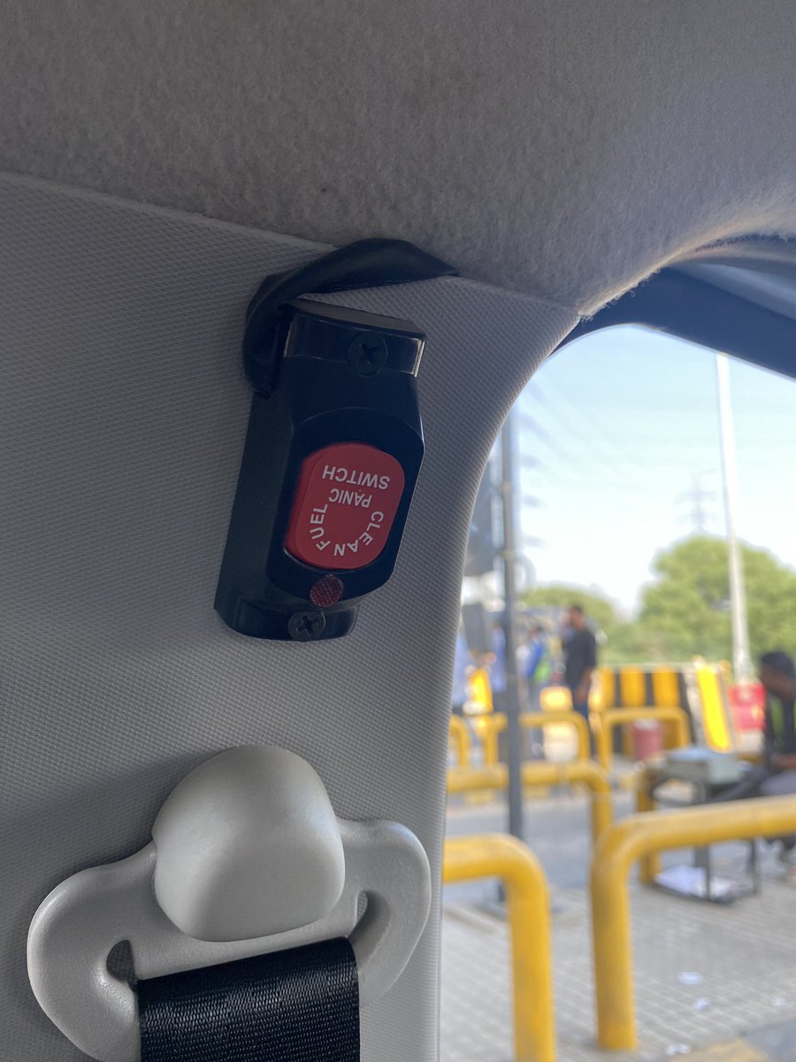 This one switch inside a public cab can make you feel safe, once pressed, alerts the cab aggregator &amp; police, very innovative <a href="/BluSmartIndia/">BluSmart</a>..! Please take a cue <a href="/Olacabs/">Ola</a> <a href="/Uber/">Uber</a> @MeruCabs