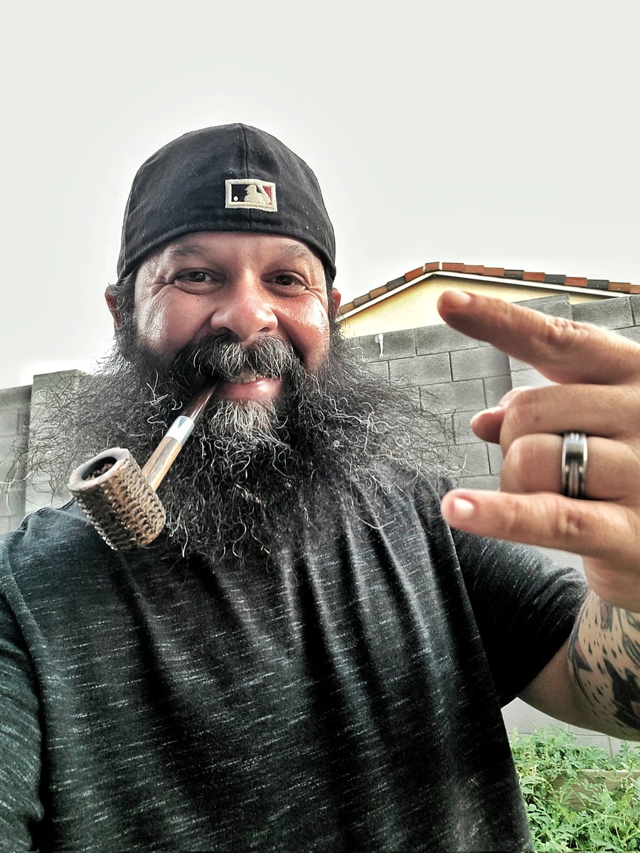 TheArizonaJim's tweet photo. HAPPY #COBTUESDAY ALL YOU BEAUTIFUL PEOPLE!!! Hope y'all had a kickass, superfantastic day!
Smokin' my Bing Cob with some Papaw's Blend! 🤘 #pipersunite #pipeandcigarcommunity #keepsmiling https://t.co/megpwvwQxh