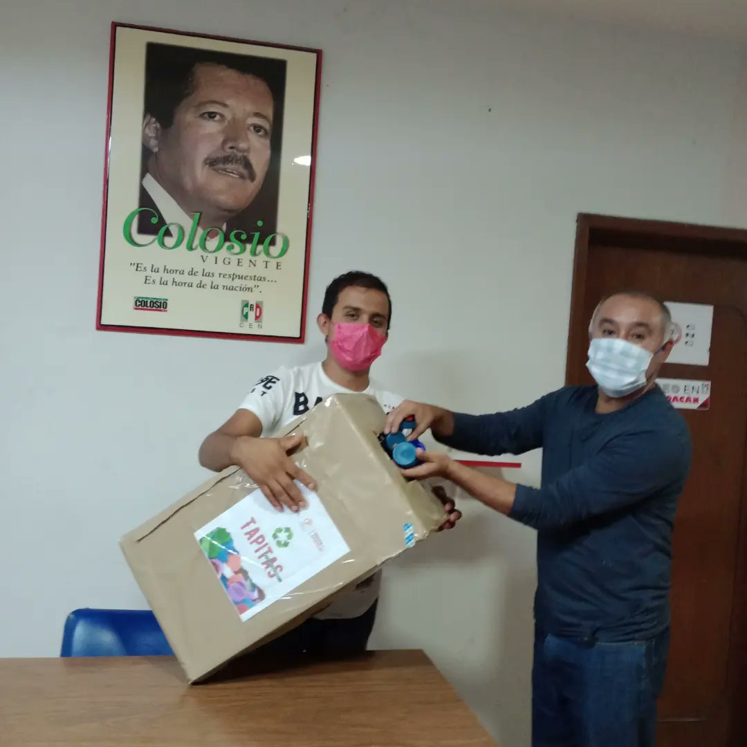 JimmyCR159's tweet photo. ¡Seguimos apoyando a la causa!
 #TapitasRevolucionarias 💚🤍❤️ Desde tempranito nuestro amigo del IRH La Piedad Serafín Romero se unió a la causa, dónde entrego algunas  tapitas que serán destinadas para apoyar en el tratamiento de niñas y niños con cáncer. Seguimos invitantando https://t.co/JcjnnmXPms