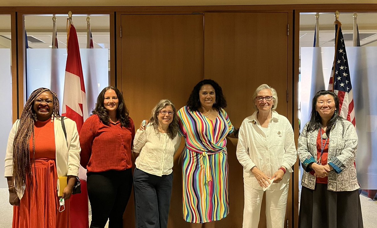 🇨🇦’s Minister of Mental Health &amp; Addiction, @Carolyn_Bennett, travelled to WA last week where she meet with <a href="/LtGovDennyHeck/">Denny Heck</a>, <a href="/kcexec/">King County Executive</a>, <a href="/laurendavisWA/">Rep. Lauren Davis</a> &amp; other stakeholders like <a href="/recovery_watch/">WA Recovery Watch</a> &amp; <a href="/LEAD_Bureau/">leadbureau</a> to discuss the overdose crisis in both of our countries. 

#EndOverdose