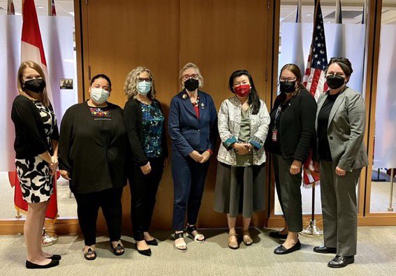 MiaYenCanada's tweet photo. 🇨🇦’s Minister of Mental Health &amp; Addiction, @Carolyn_Bennett, travelled to WA last week where she meet with @LtGovDennyHeck, @kcexec, @laurendavisWA &amp; other stakeholders like @recovery_watch &amp; @LEAD_Bureau to discuss the overdose crisis in both of our countries. 

#EndOverdose https://t.co/astf023hUY
