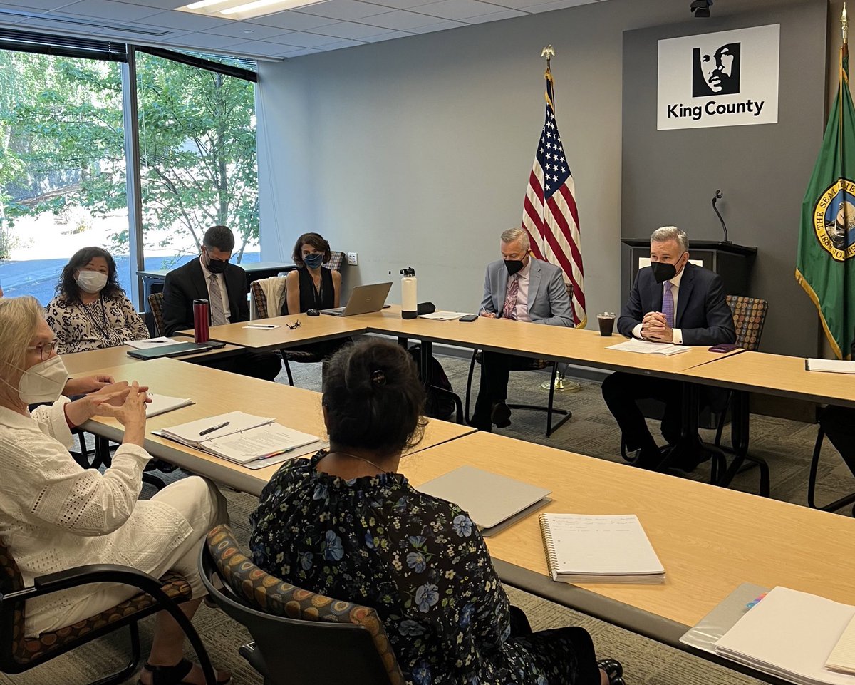 MiaYenCanada's tweet photo. 🇨🇦’s Minister of Mental Health &amp; Addiction, @Carolyn_Bennett, travelled to WA last week where she meet with @LtGovDennyHeck, @kcexec, @laurendavisWA &amp; other stakeholders like @recovery_watch &amp; @LEAD_Bureau to discuss the overdose crisis in both of our countries. 

#EndOverdose https://t.co/astf023hUY