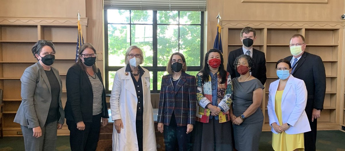 MiaYenCanada's tweet photo. 🇨🇦’s Minister for Mental Health &amp; Addiction @Carolyn_Bennett also travelled to #Salem &amp; #Portland to learn about OR’s experience in implementing Ballot Measure 110 &amp; 109 from public health &amp; safety perspectives.

🙏🏽 to @OregonGovBrown &amp; others for the warm welcome! https://t.co/wNhHxjXpmp