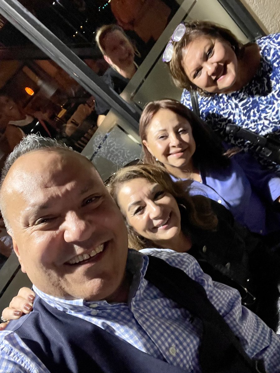Dinner with #duallanguage advocates is always a treat! Love that an EPISD parent photo bombed us! <a href="/EPISD_DualLang/">EPISD Dual Language</a> <a href="/ELPASO_ISD/">El Paso ISD</a>