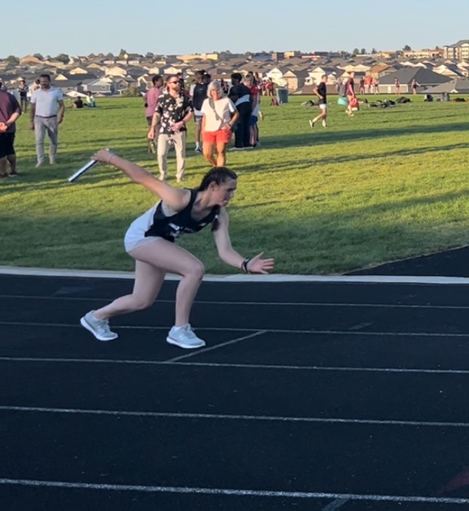 EmmaRice2027's tweet photo. 1st track meet of the fall. 2nd in the 100 lost to my track mate by .1 second. Then came together to lead off our 4x100 team and we crushed it!#fastforapitcher #8thgradetrack #moreworktodo @FoxRidgeMS @CCSDATHACT1 https://t.co/MM8wFS5XTj
