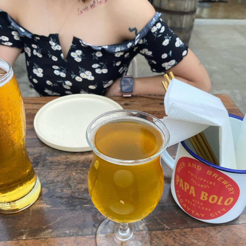 MartinOswaldII's tweet photo. their craft beers are good 😬

#beerstagram #beerporn #beerlover #craftbeer #beer #beertime #beers #philippines #tagaytay #happy #fun #igers #instalike #instafollow #photooftheday #potd #nofilter #shotoniphone #tflers #beertime #date #beertography #pi… https://t.co/4lLhMQzN4U https://t.co/OAsGJiESCV