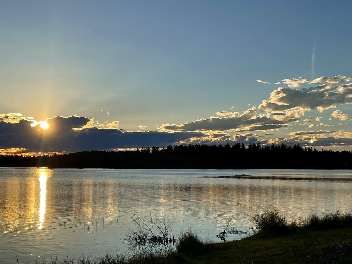 Superb row on 108 Lake tonight! 😎❤️