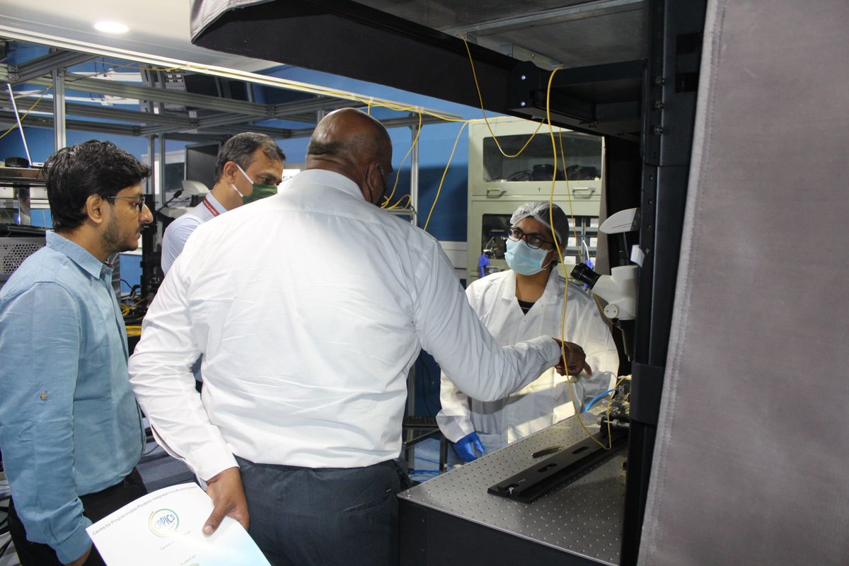 I am proud to say that the 100mm wafer that is being held by Dr. Jaideep Kumar Mishra (AS, MeitY) during his recent visit to our CoE-CPPICS, is actually our home-grown SiN substrate; currently being used for the development of PDK for low-loss programmable phonic integrated ckts.