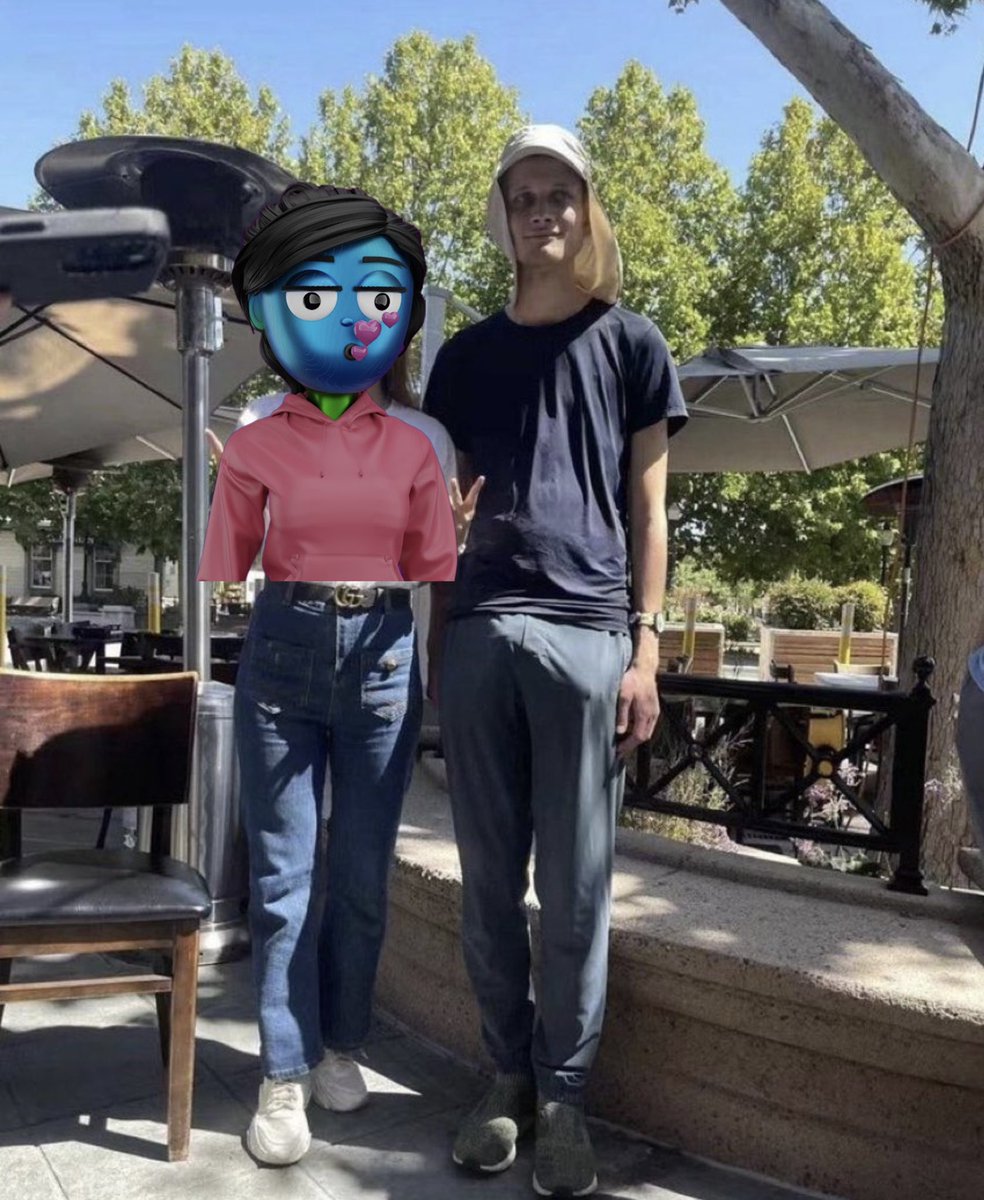 damn, shorty got <a href="/VitalikButerin/">vitalik.eth</a> all weird and bricked up
@WeirdPeopleNFT #WeirdGang