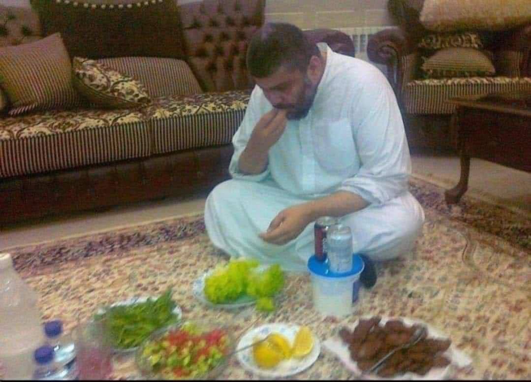 تدرون منو نضرب بوري من ورا الدگة مال ابو هاشم ؟
مو الصدري لا 
الي اشترى مواد غذائية مال مدري شگد عباله راح تصير حرب وگعد الصبح شاف بيان مقتدى وهسه مطلوب الابو الأسواق مدري شگد ...