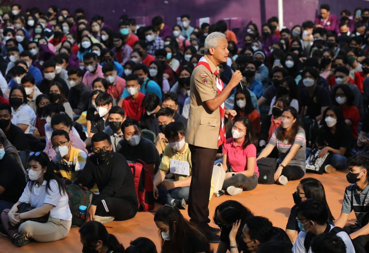 ganjarpranowo's tweet photo. Kampus mesti lebih adaptif dan fleksibel untuk memberi ruang kreasi lebih luas pada mahasiswa. Zaman berubah, pengetahuan berkembang, perangkat juga terus mengalami pembaruan. https://t.co/G10msGLPBe