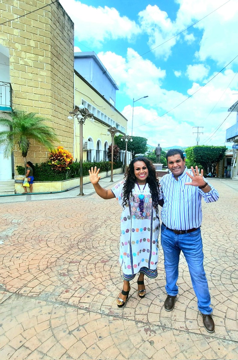 Con el mandatario municipal de ometepec guerrero.  Lic Efren Adame Montalvan