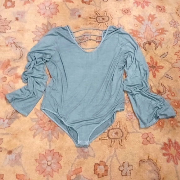 senecarocks06's tweet photo. So good I had to share! Check out all the items I'm loving on @Poshmarkapp from @legally_blounde #poshmark #fashion #style #shopmycloset #americaneagleoutfitters #hudsonjeans: https://t.co/zJlOjyneR3 https://t.co/Wdw5Gfi6Mo